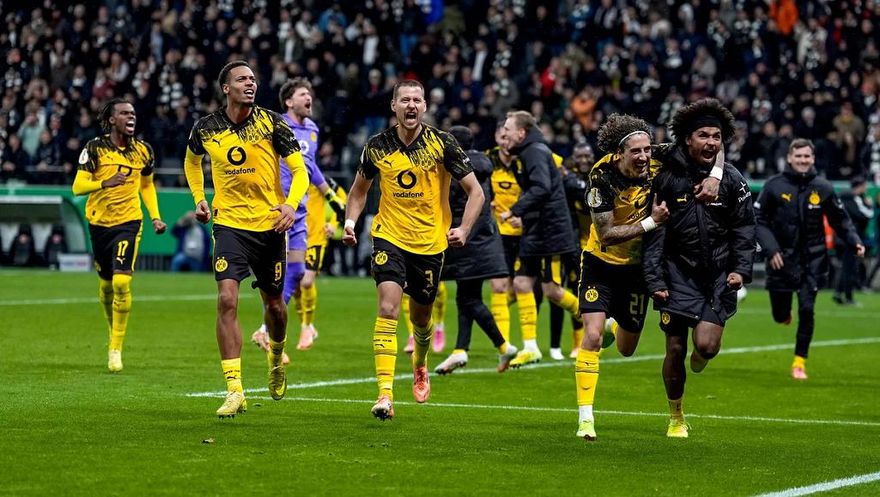 Кубок Германии (2-й раунд): «Айнтрахт» Франкфурт — «Боруссия» Дортмунд. Черно-желтые в следующем раунде. Кобель — герой матча.